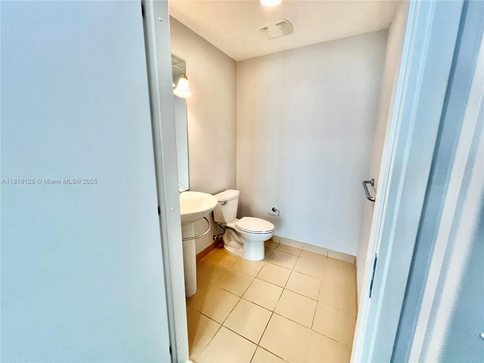 300 S Biscayne Blvd # 2705, Miami, FL 33131 photo 8