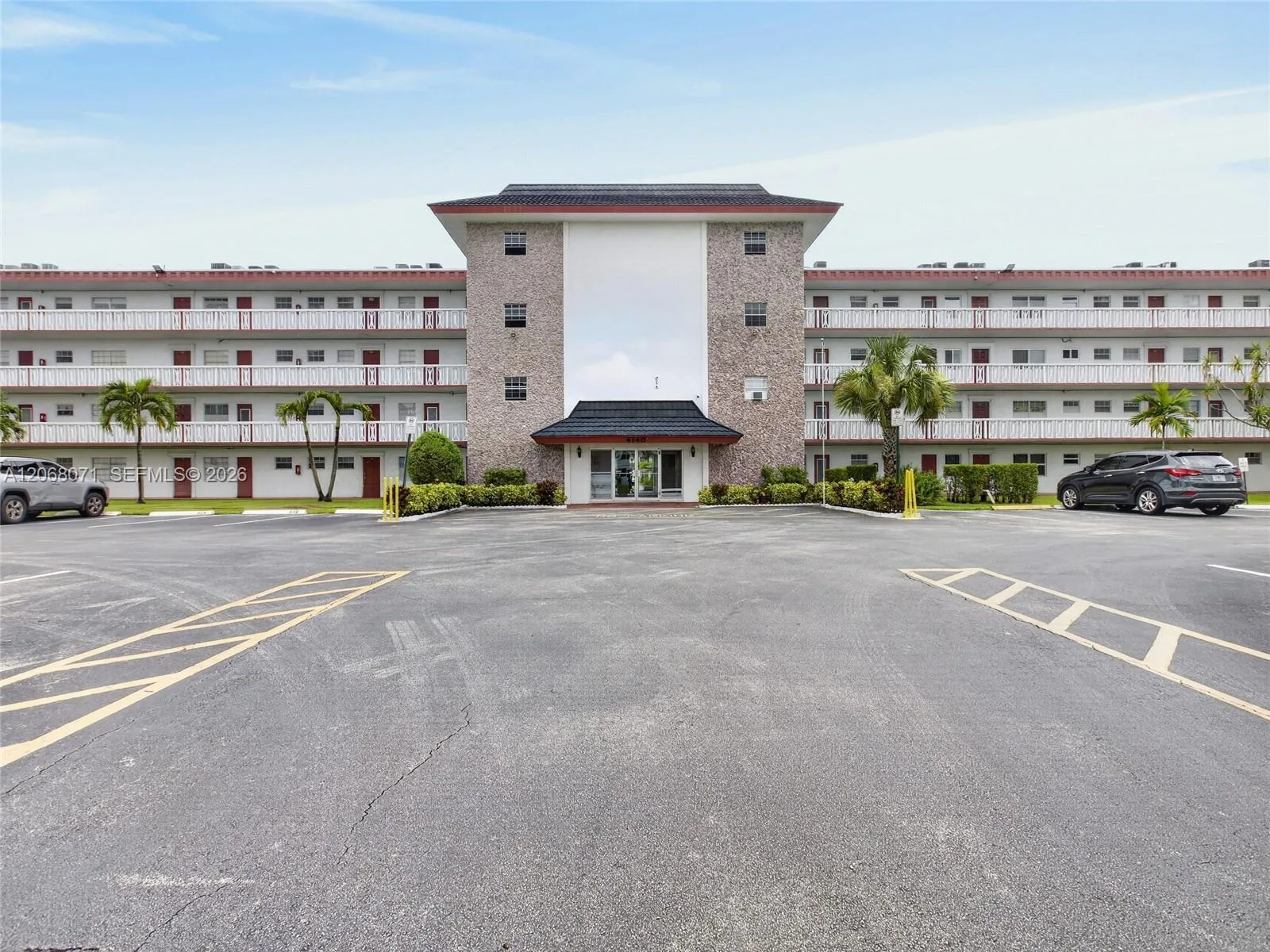 4140 NW 44th Ave # 408, Lauderdale Lakes, FL 33319 photo 3