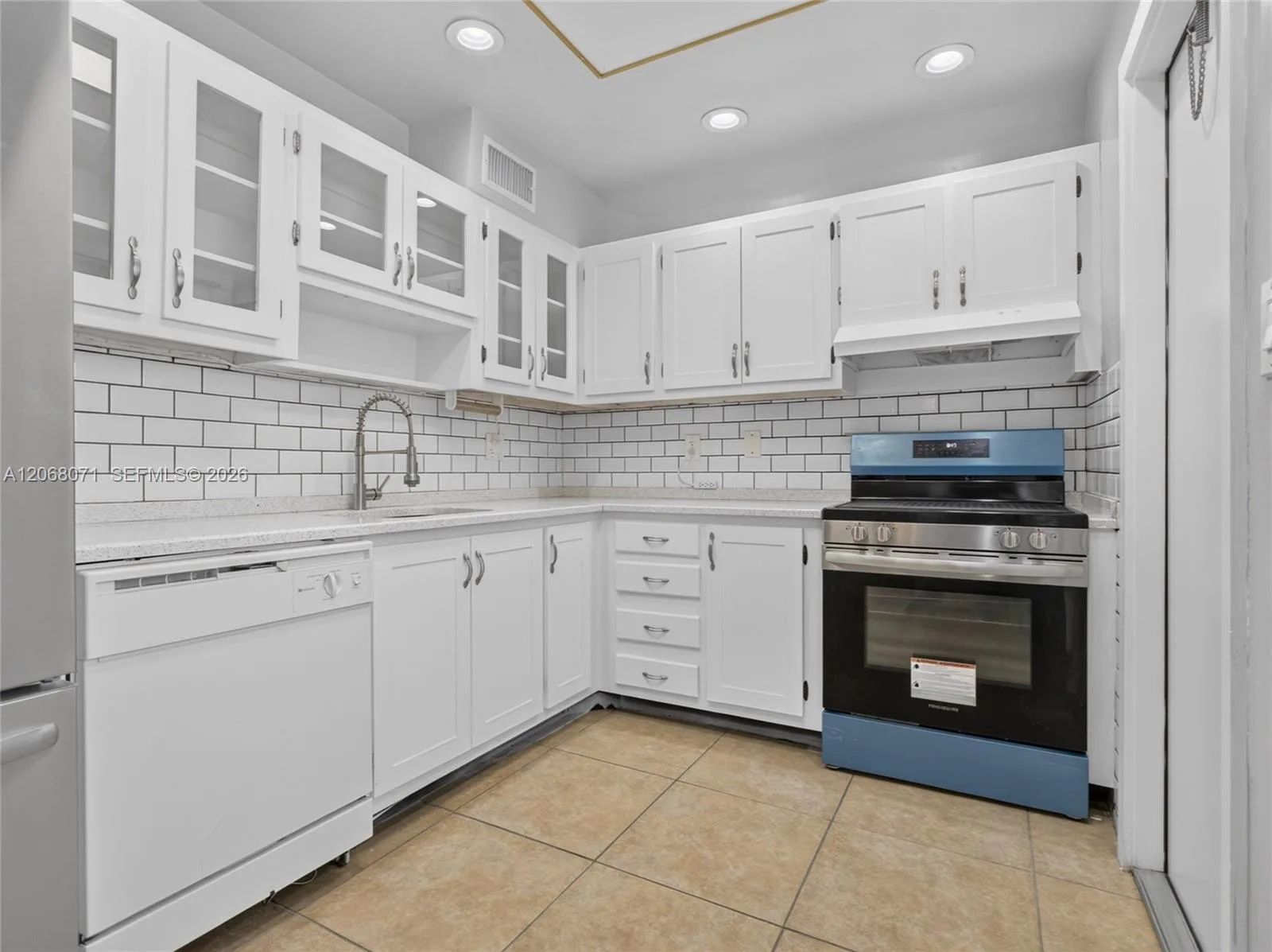 4140 NW 44th Ave # 408, Lauderdale Lakes, FL 33319 photo 5