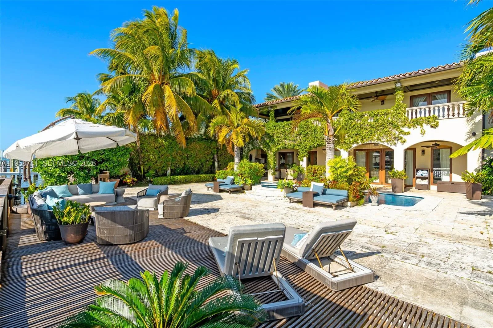 1398 Bay Dr, Miami Beach, FL 33141 photo 4
