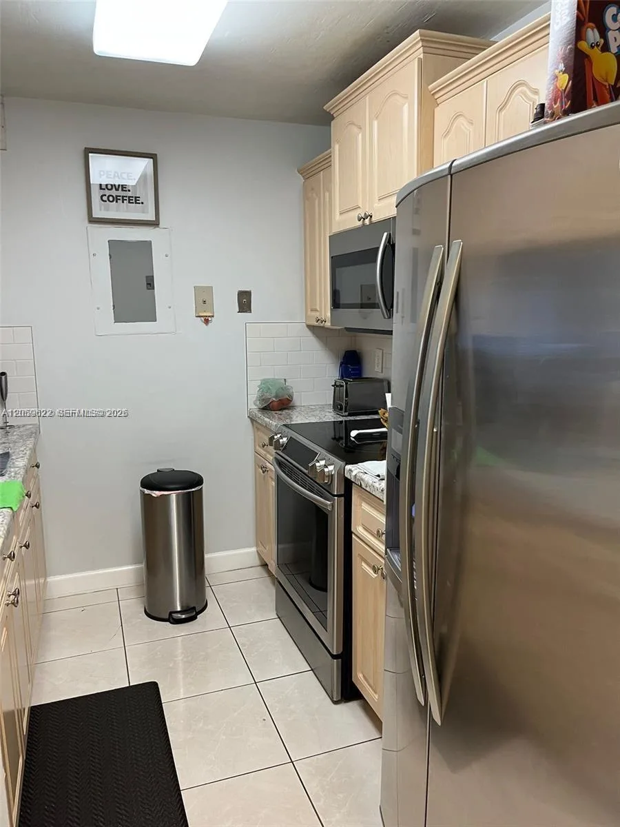 10135 NW 9th St Cir # 5-208, Miami, FL 33172 photo 2