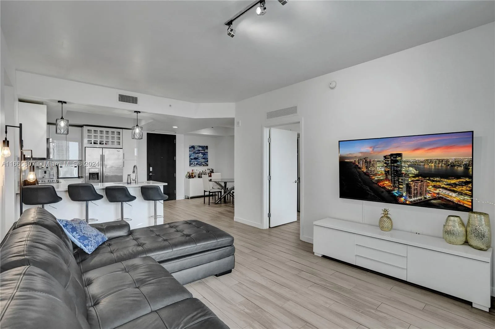 999 SW 1st Ave # 1807, Miami, FL 33130 photo 10