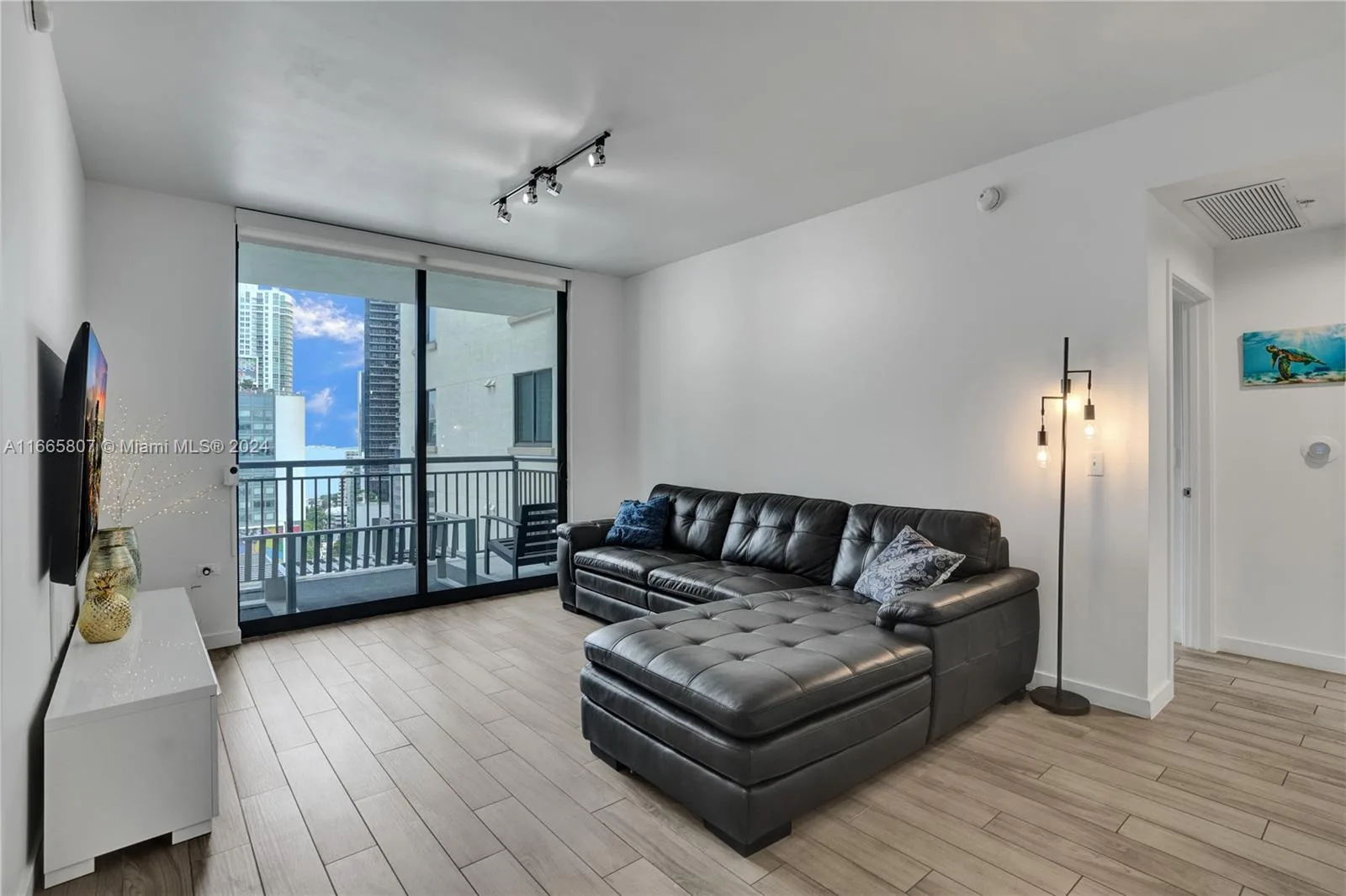 999 SW 1st Ave # 1807, Miami, FL 33130 photo 8