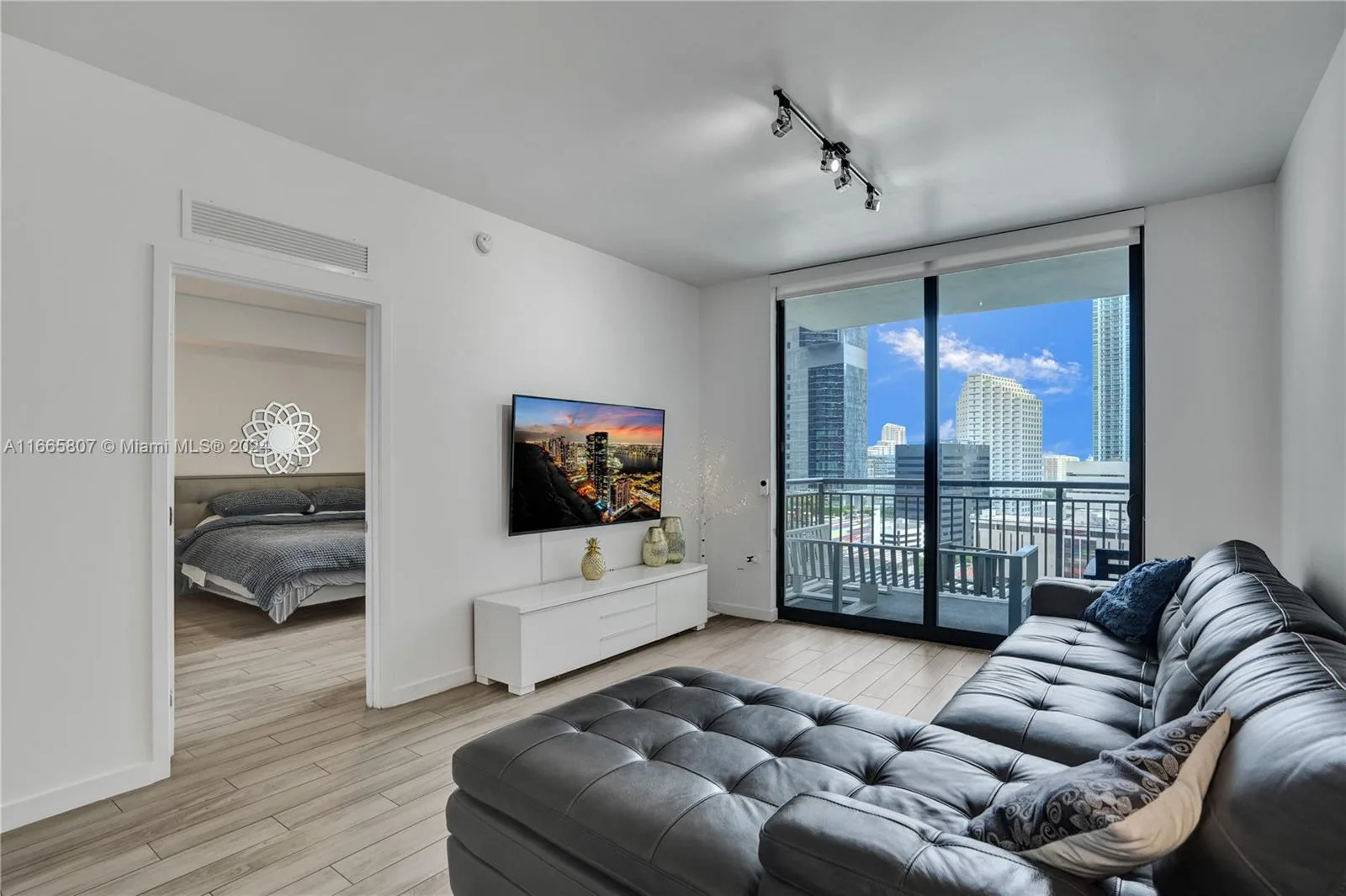 999 SW 1st Ave # 1807, Miami, FL 33130 photo 9