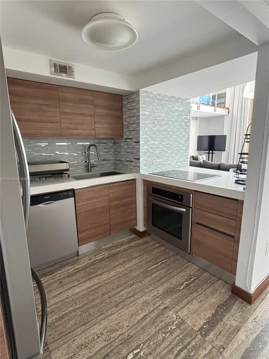221 Jefferson Ave # 15, Miami Beach, FL 33139 photo 2