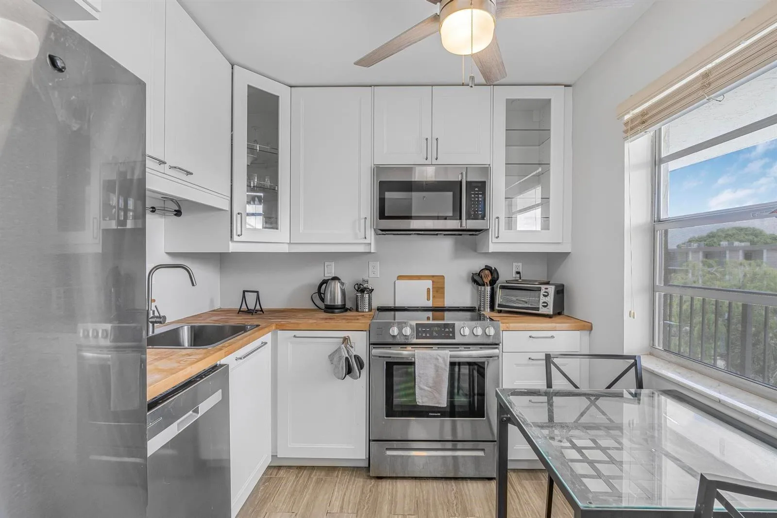 3000 NW 48th Terrace # 423, Lauderdale Lakes, FL 33313