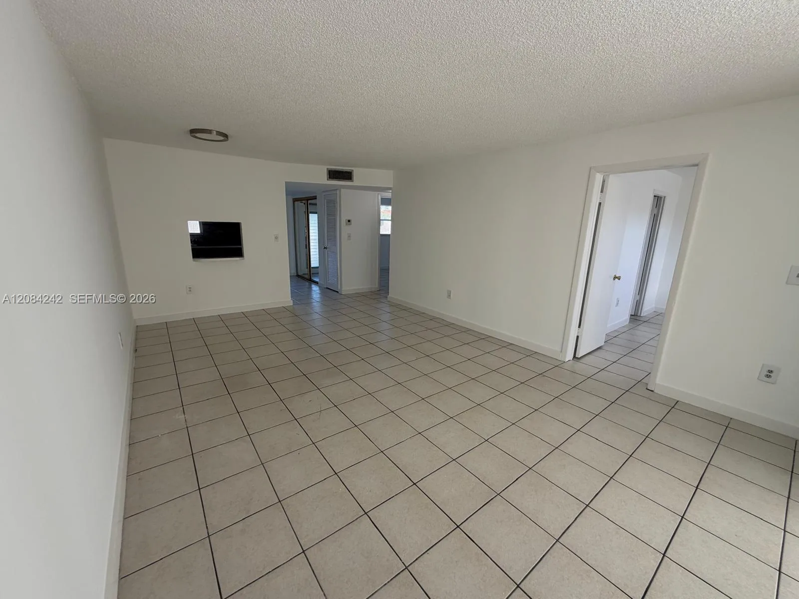 8600 Sunrise Lakes Blvd # 211, Sunrise, FL 33322