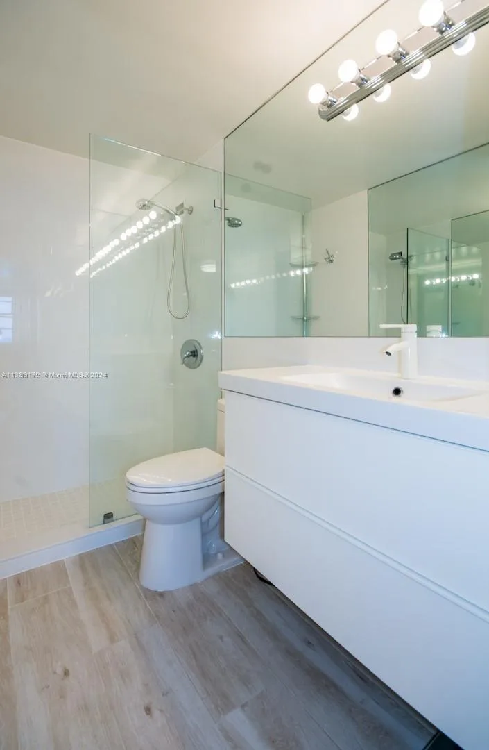 5601 Collins Ave # 1204, Miami Beach, FL 33140 photo 11
