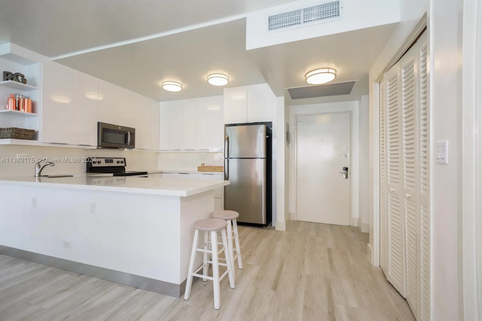 5601 Collins Ave # 1204, Miami Beach, FL 33140 photo 4