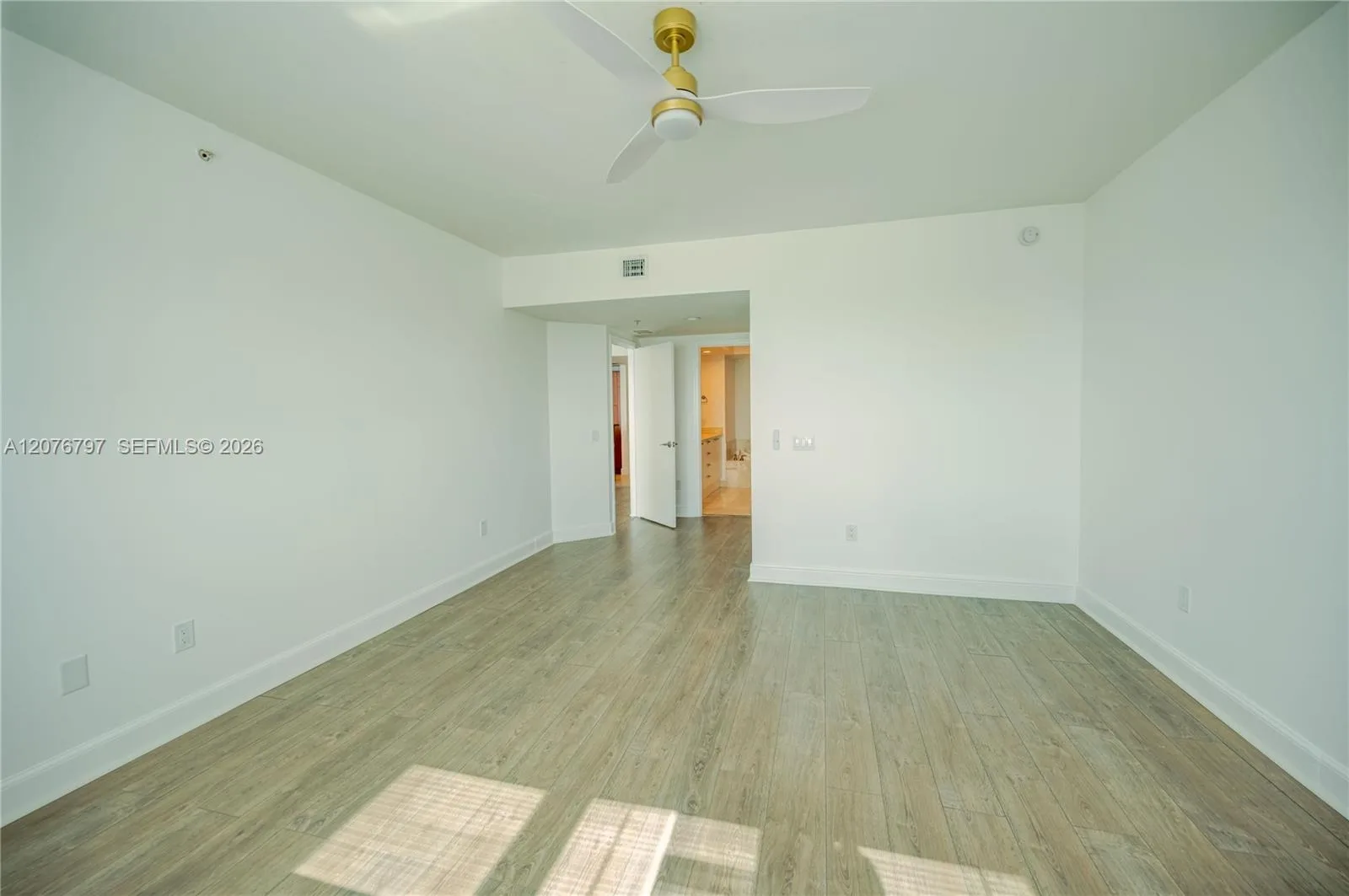 15051 Royal Oaks Ln # 2403, North Miami, FL 33181 photo 8