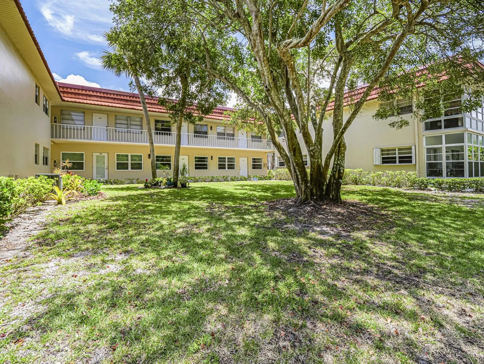 109 Spring Lake Court # 105, Vero Beach, FL 32962