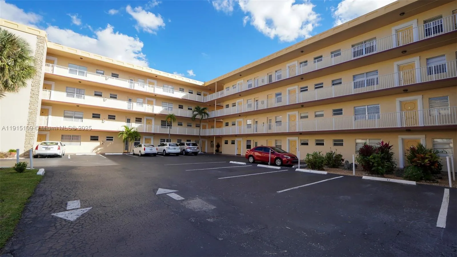 3940 NW 42nd Ave # 215, Lauderdale Lakes, FL 33319