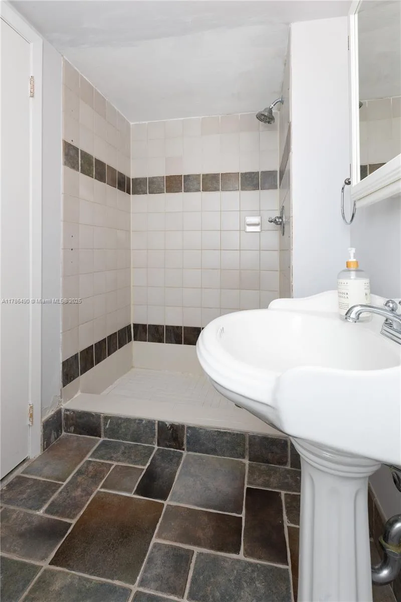 2750 NE 183rd St # 511, Aventura, FL 33160 photo 9