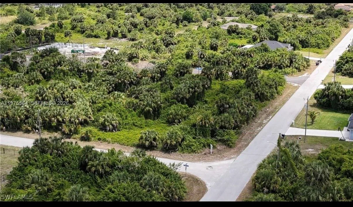 327 LANCELOT AVE, Lehigh Acres, FL 33974 photo 2