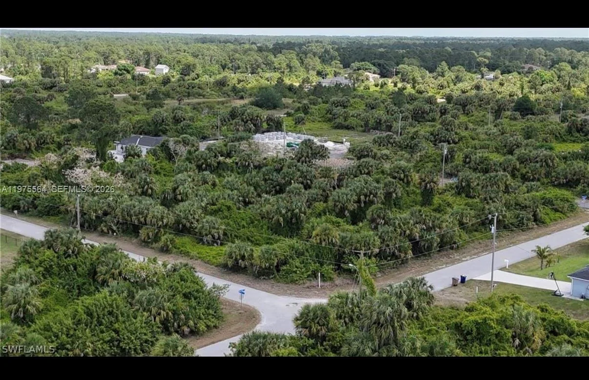 327 LANCELOT AVE, Lehigh Acres, FL 33974 photo 4