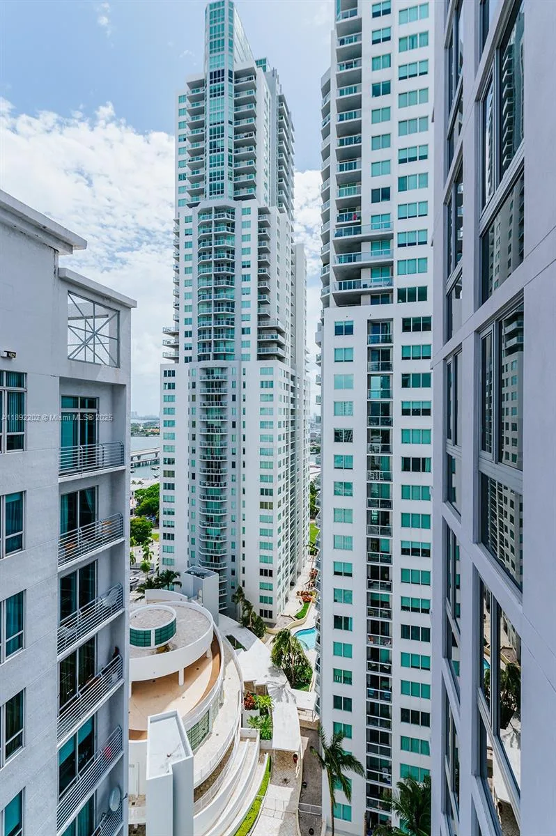 227 NE 2nd St # 2508, Miami, FL 33132 photo 11