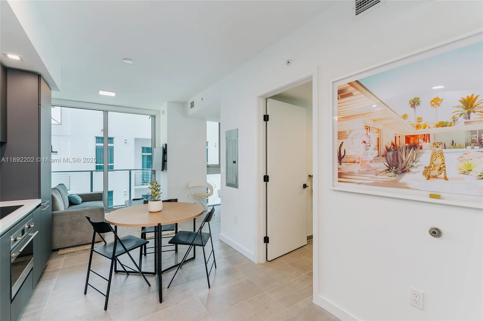 227 NE 2nd St # 2508, Miami, FL 33132 photo 3