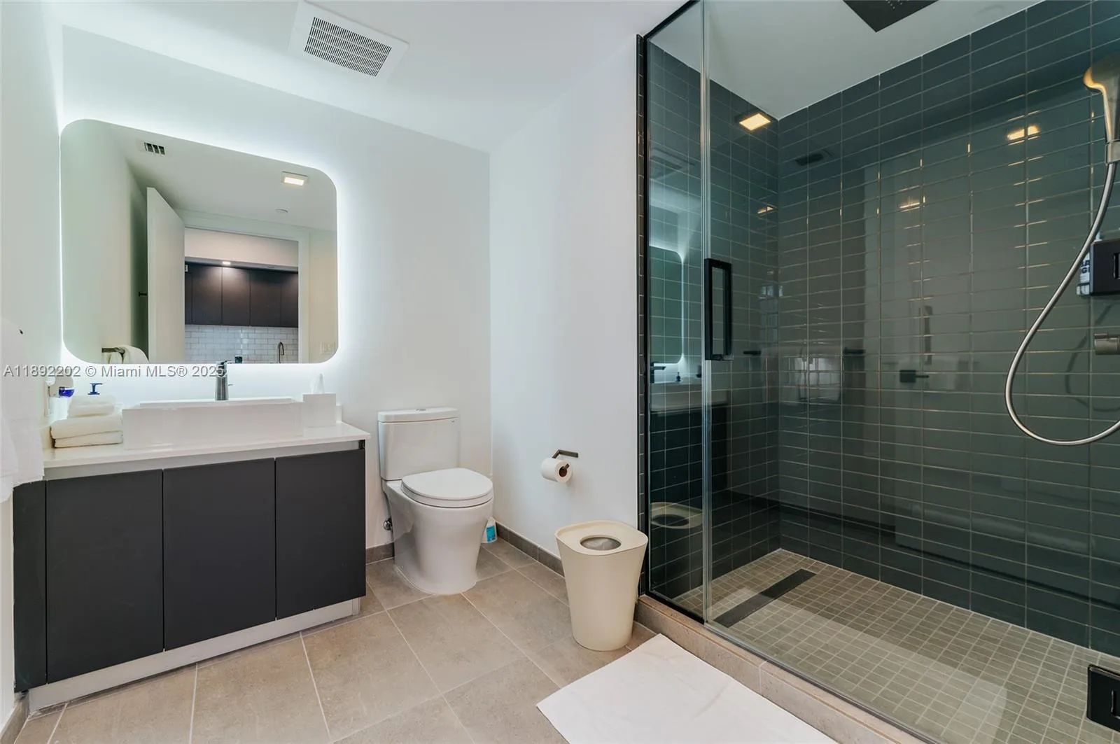 227 NE 2nd St # 2508, Miami, FL 33132 photo 6