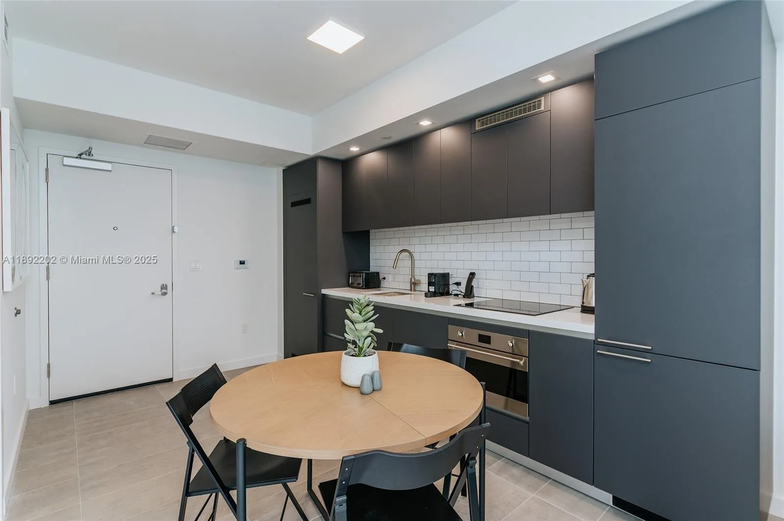 227 NE 2nd St # 2508, Miami, FL 33132 photo 7