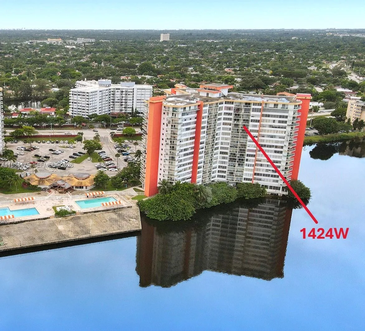 1301 NE Miami Gardens Dr # 1424W, Miami, FL 33179 photo 2