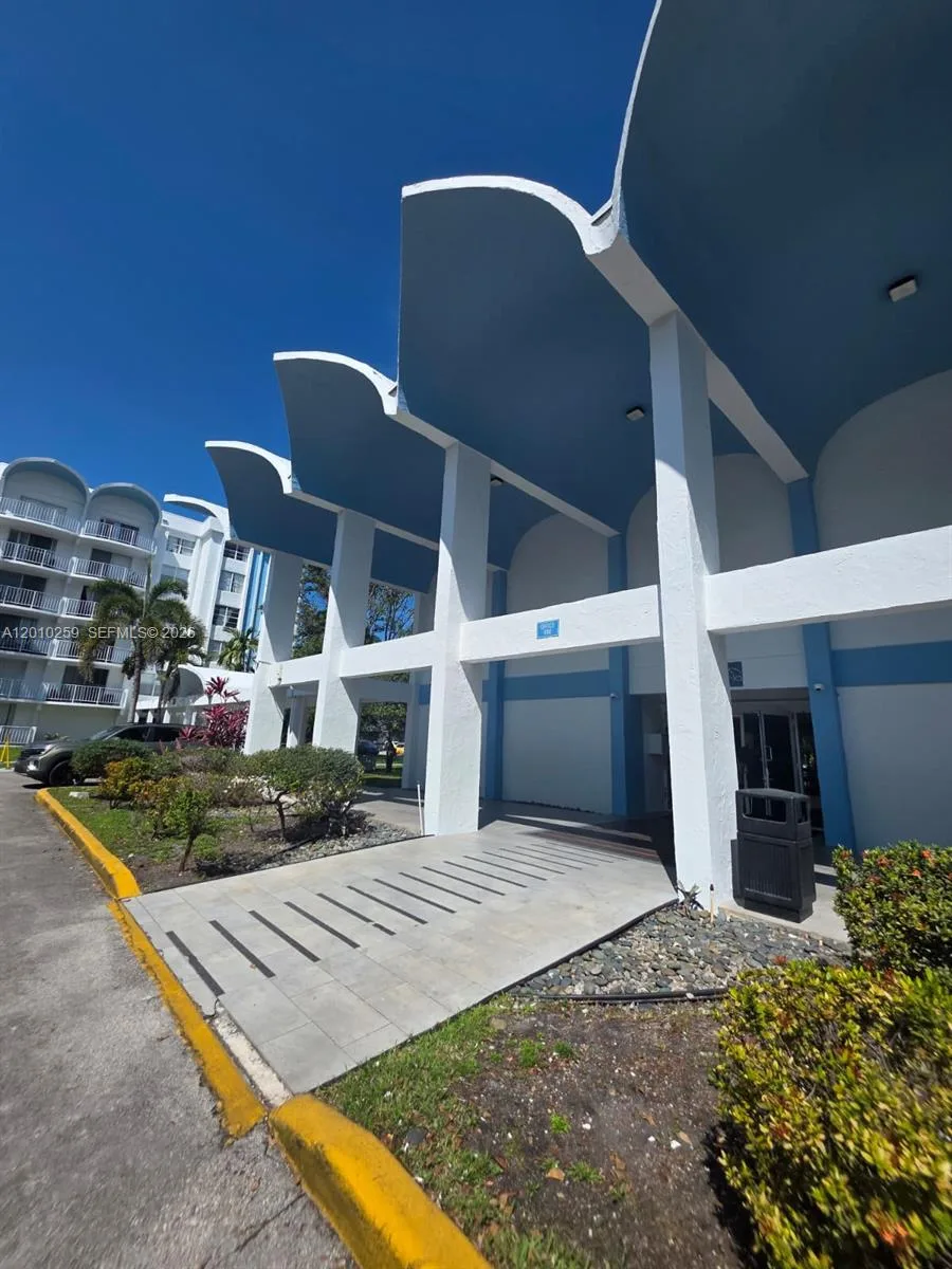 496 NW 165th St Rd # D-210, Miami, FL 33169