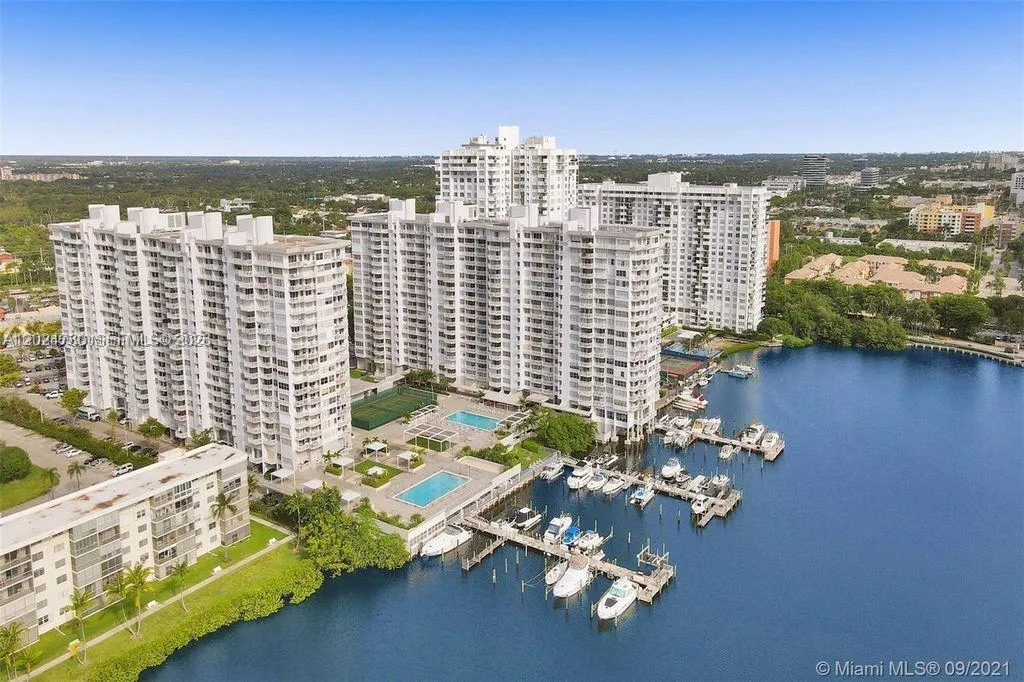 18081 Biscayne Blvd # 1904, Aventura, FL 33160