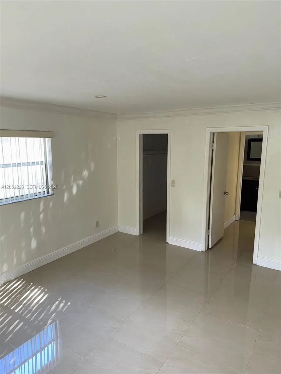 14052 NE 2nd Ct # 221, Miami, FL 33161 photo 3