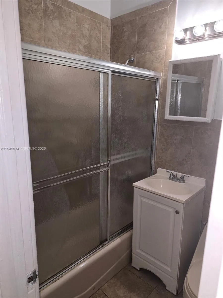 215 30th St # 22, Miami Beach, FL 33140 photo 9