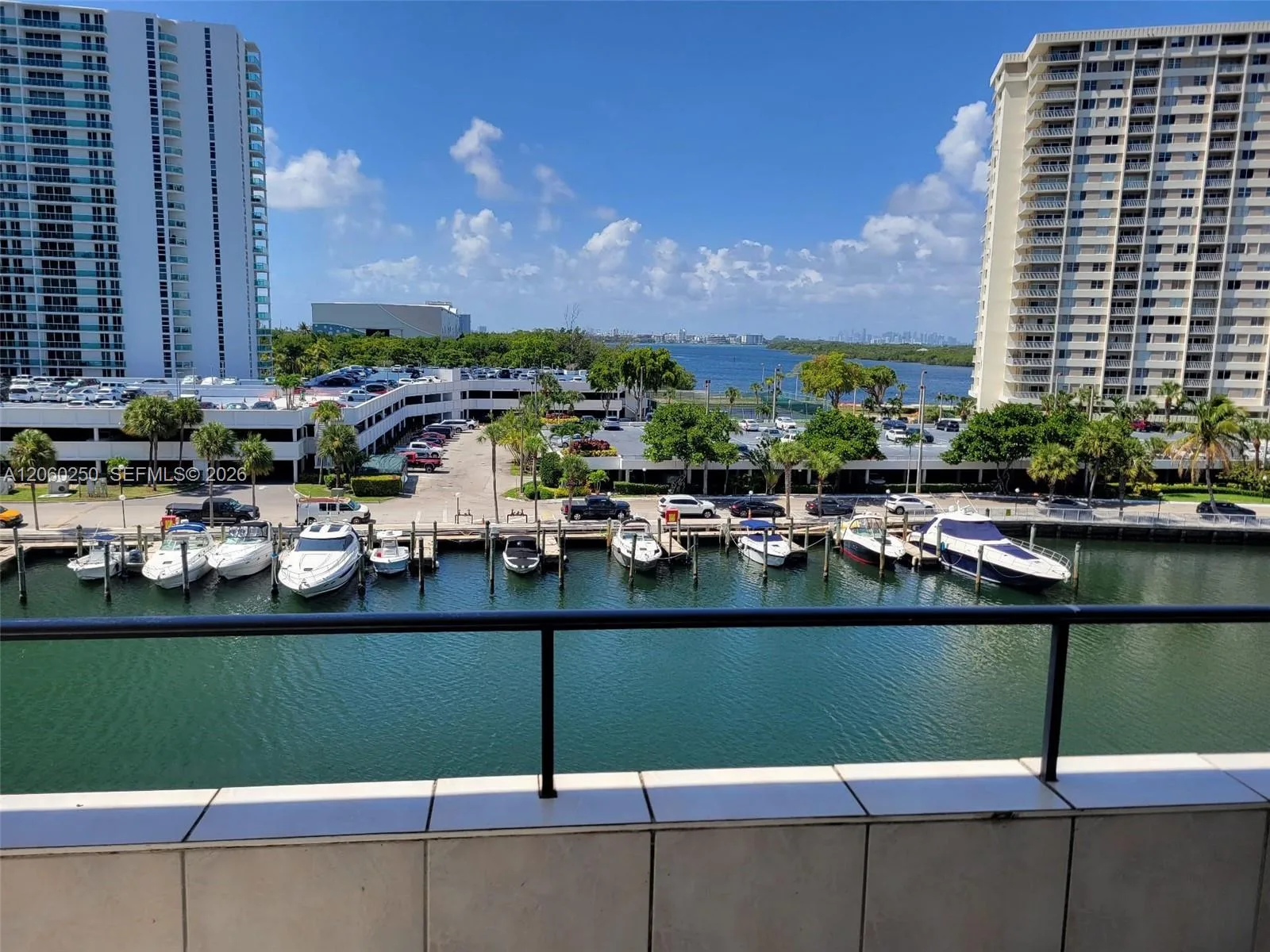 220 Kings Point Dr # 606, Sunny Isles Beach, FL 33160