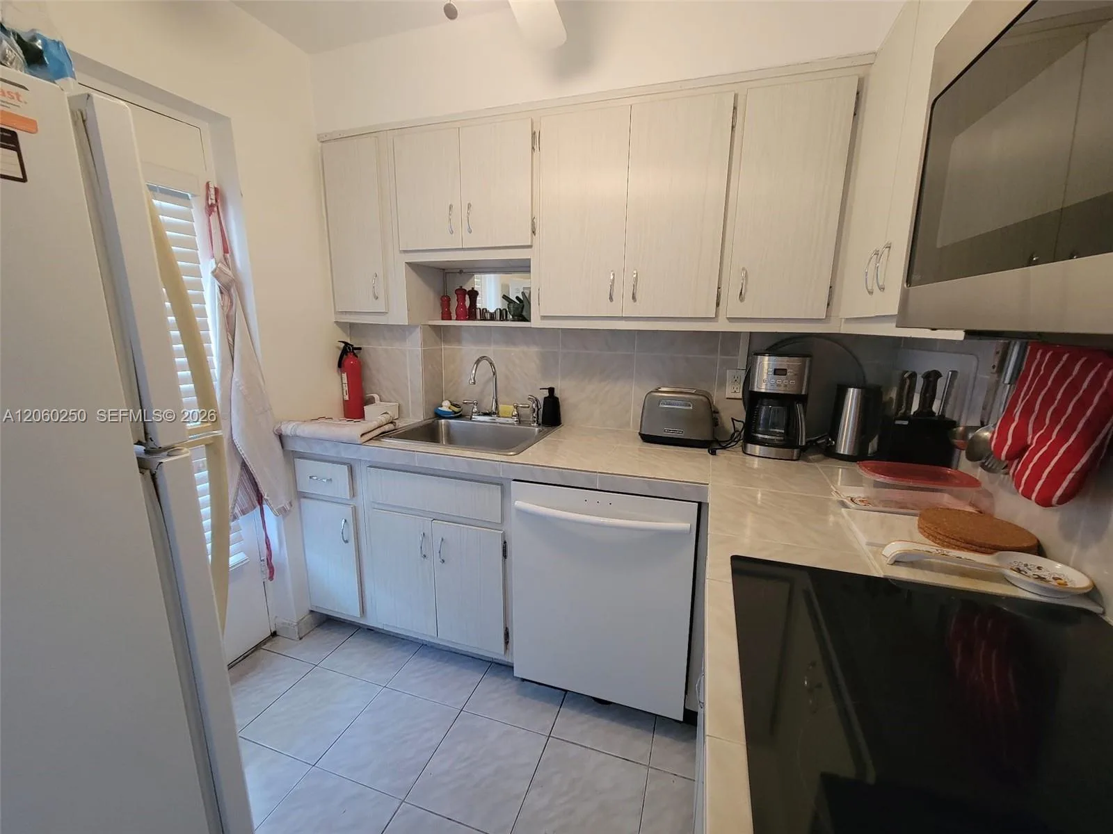 220 Kings Point Dr # 606, Sunny Isles Beach, FL 33160 photo 10