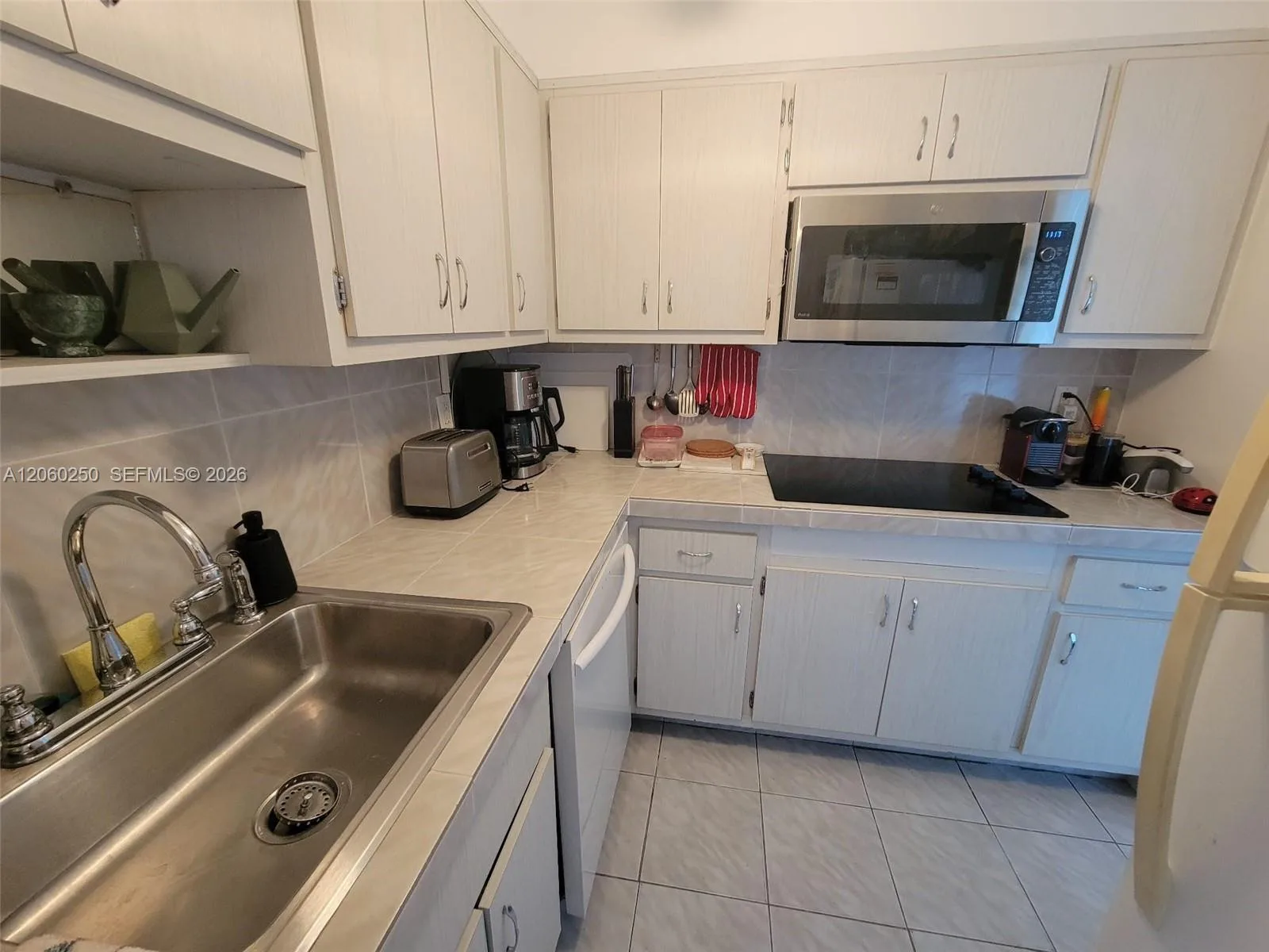 220 Kings Point Dr # 606, Sunny Isles Beach, FL 33160 photo 11