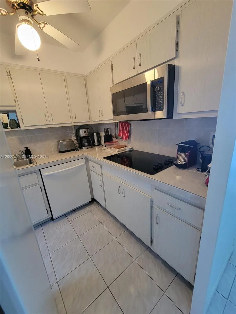 220 Kings Point Dr # 606, Sunny Isles Beach, FL 33160 photo 12