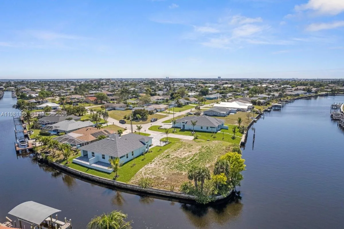 1107 SE 38 ST, Cape Coral, FL 33904 photo 9