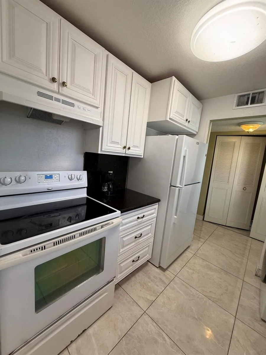 22 GOLFS EDGE # B, West Palm Beach, FL 33417 photo 6