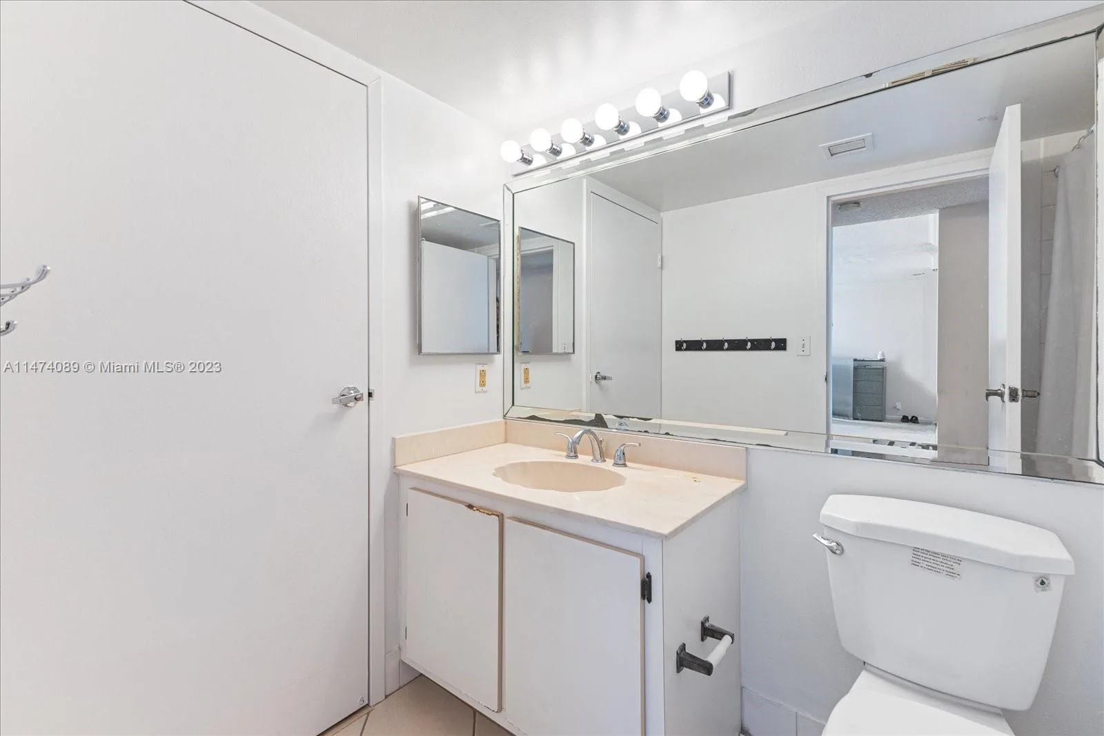 7601 E Treasure Dr # 2311, North Bay Village, FL 33141 photo 4