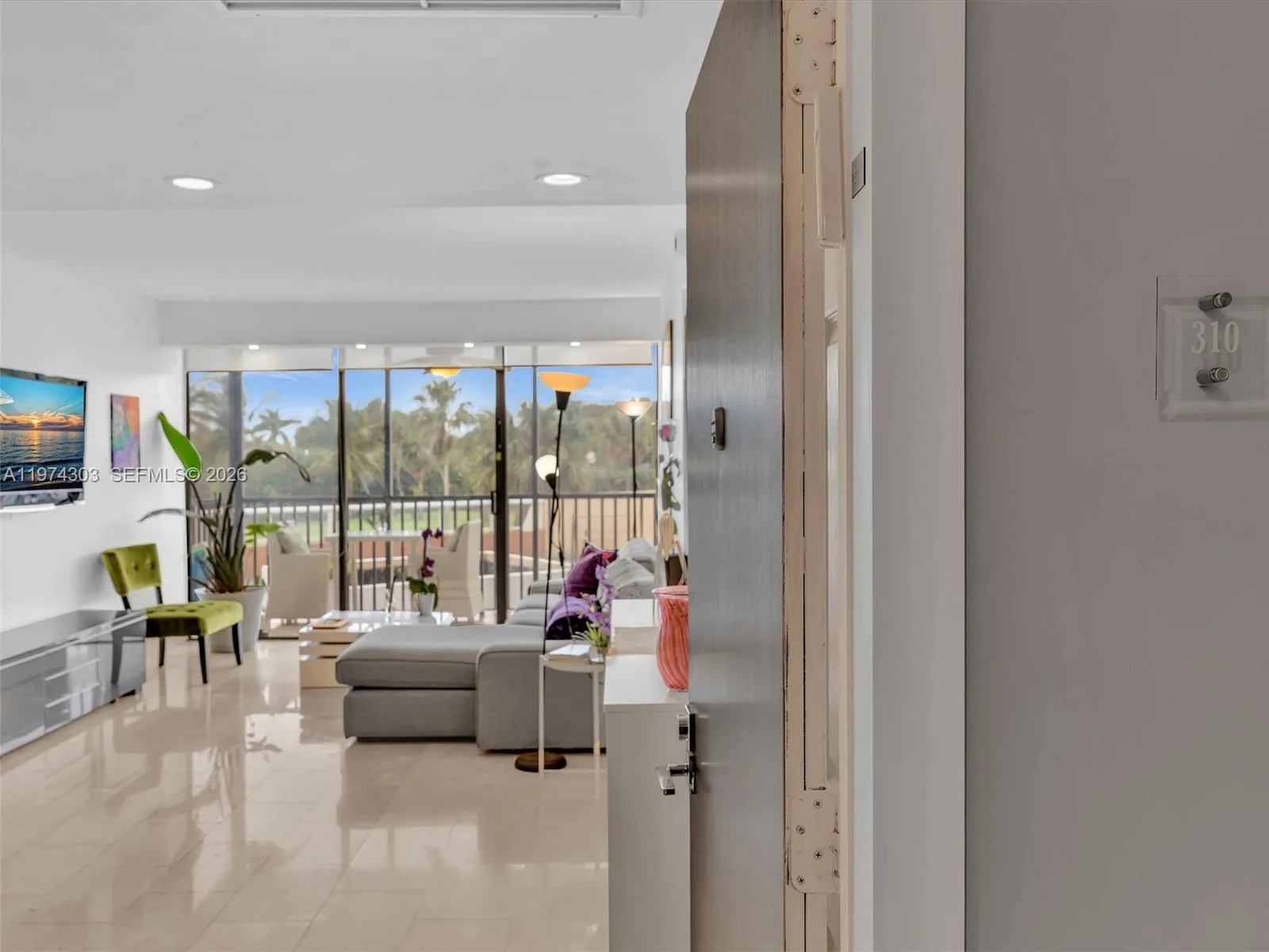 20335 W Country Club Dr # 310, Aventura, FL 33180
