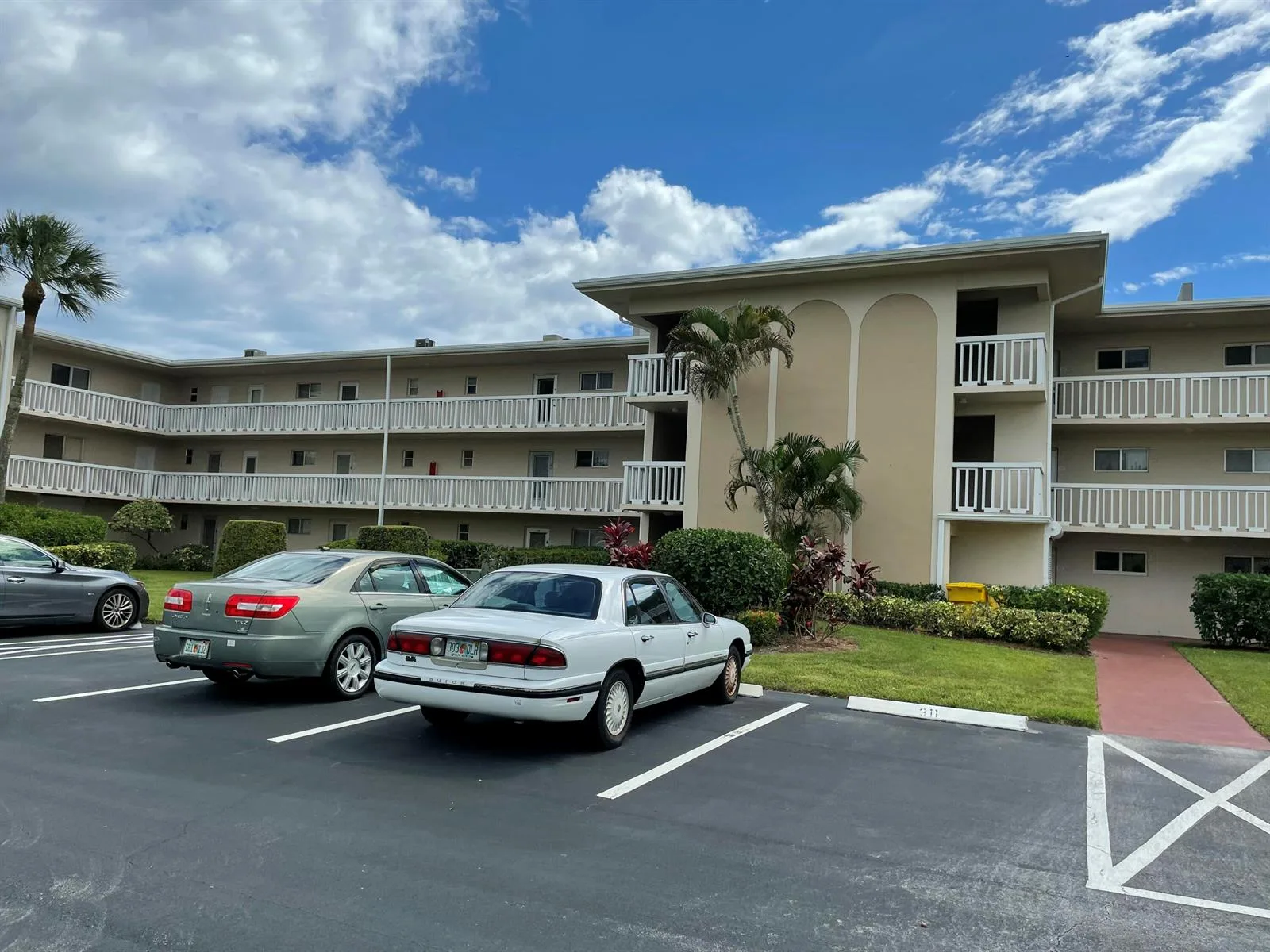 2668 Garden Drive N # 311, Lake Worth, FL 33461