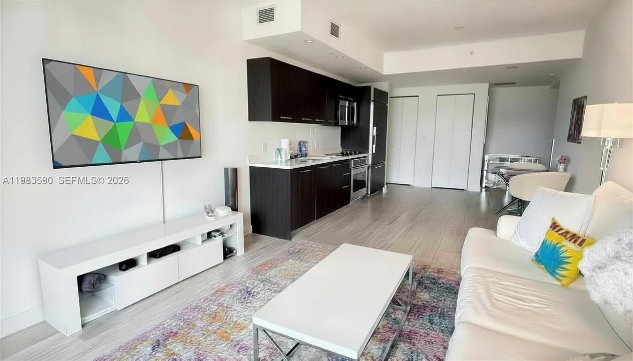 45 SW 9th St # 3809, Miami, FL 33130 photo 3