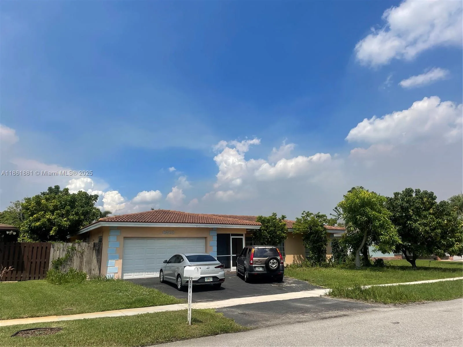 8203 NW 73rd Ter, Tamarac, FL 33321