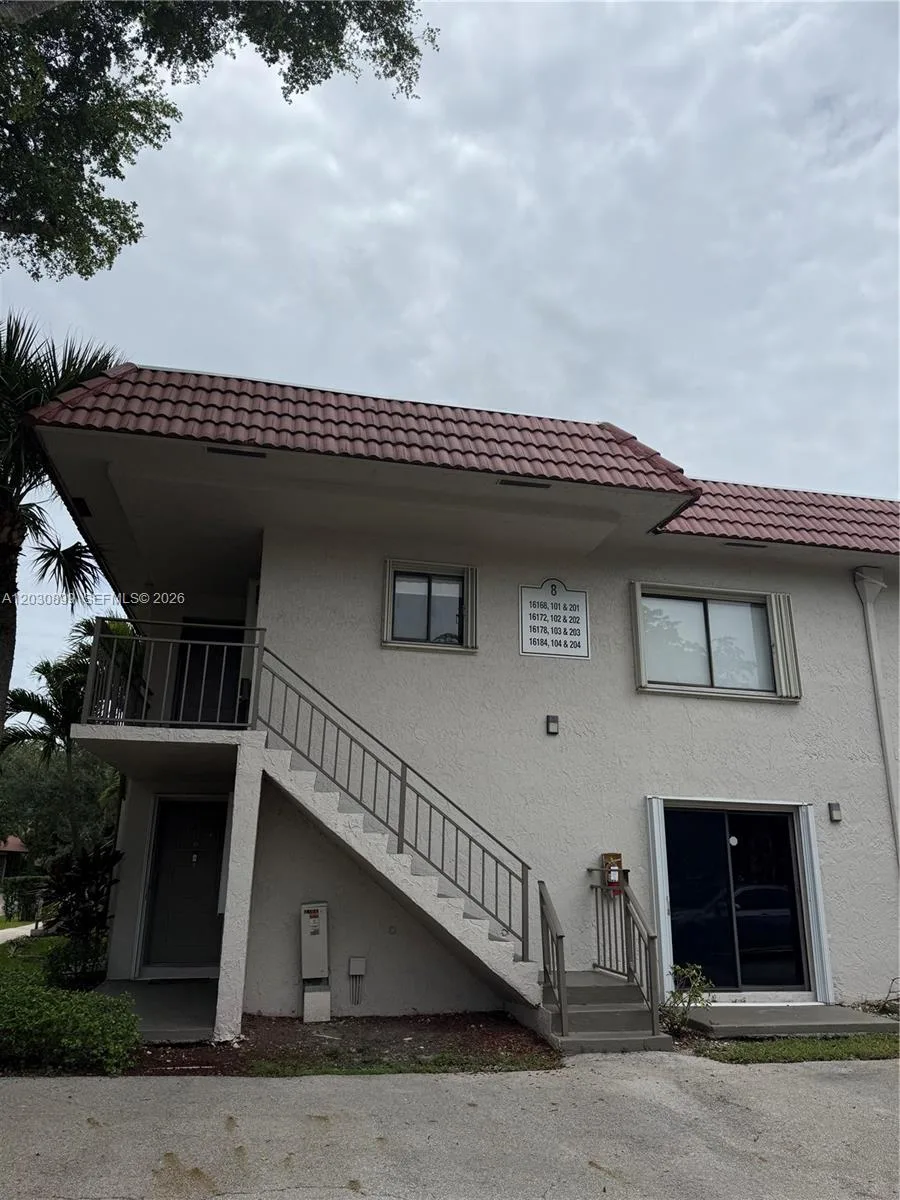 16184 Laurel Dr # 204, Weston, FL 33326