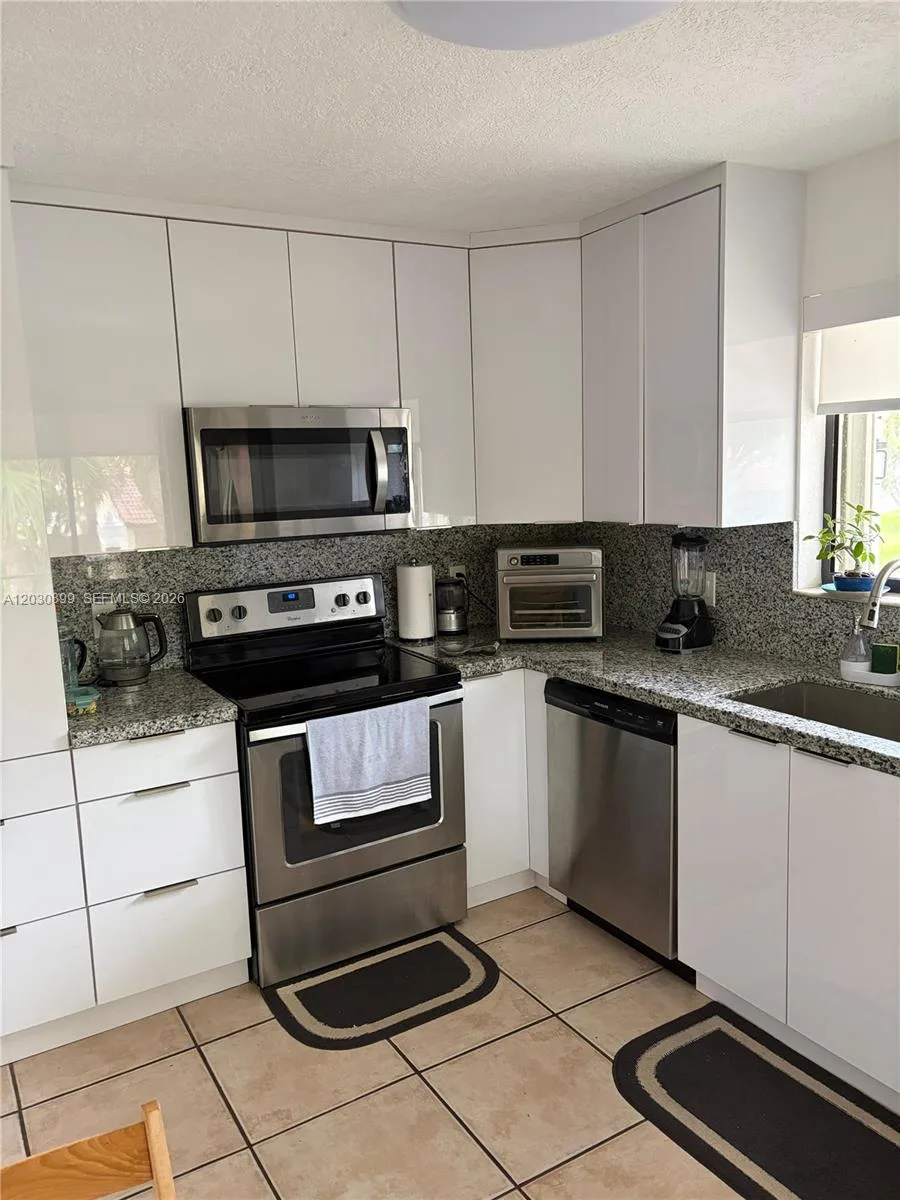 16184 Laurel Dr # 204, Weston, FL 33326 photo 10