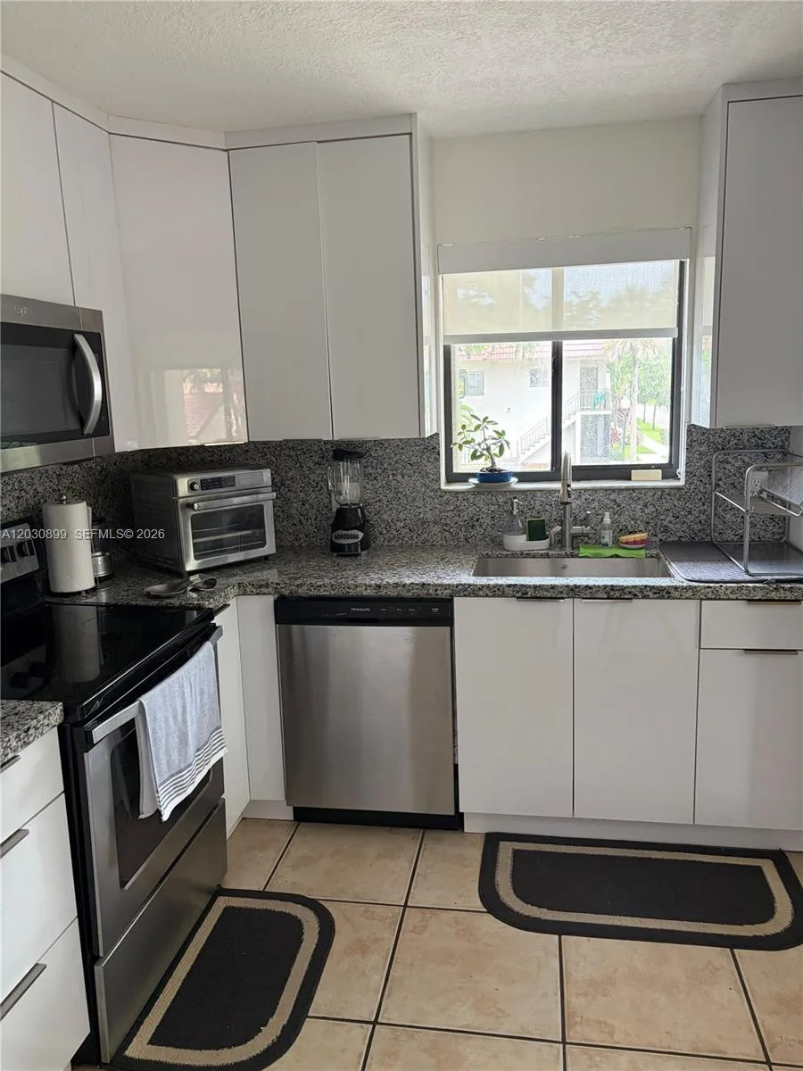 16184 Laurel Dr # 204, Weston, FL 33326 photo 11