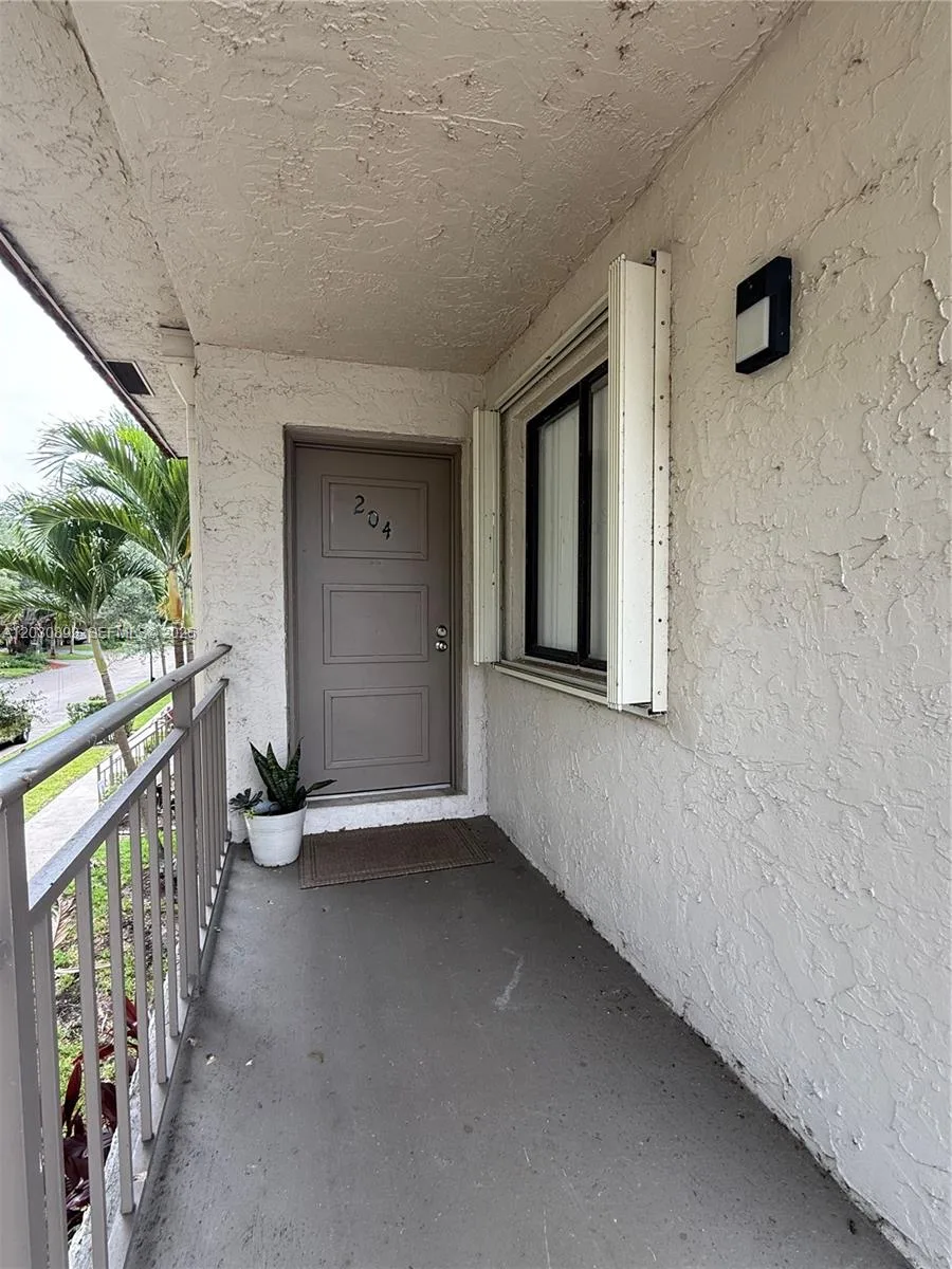 16184 Laurel Dr # 204, Weston, FL 33326 photo 4