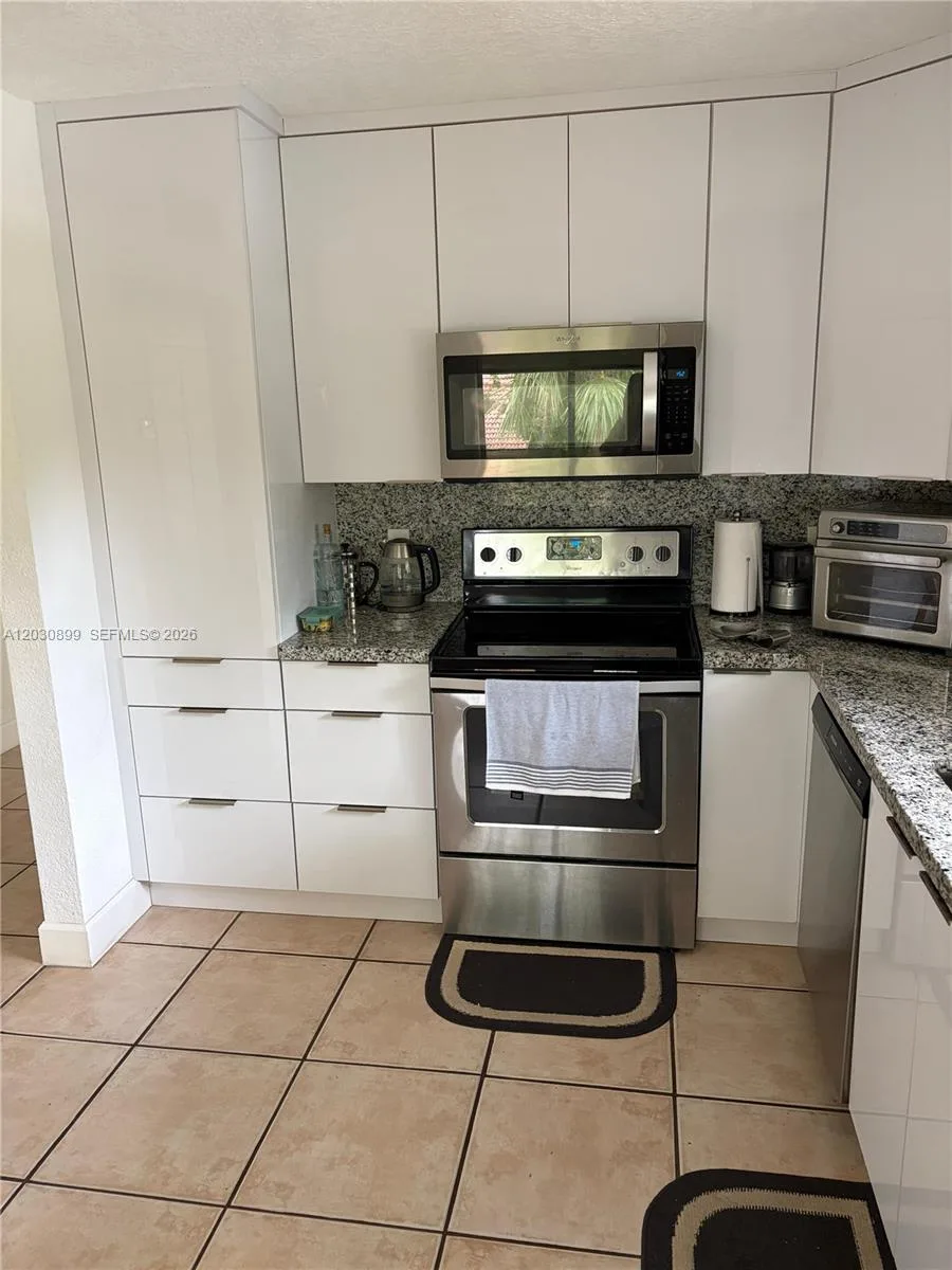 16184 Laurel Dr # 204, Weston, FL 33326 photo 7