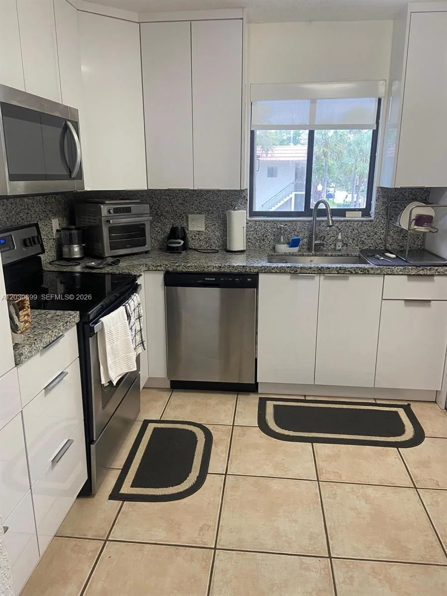 16184 Laurel Dr # 204, Weston, FL 33326 photo 8