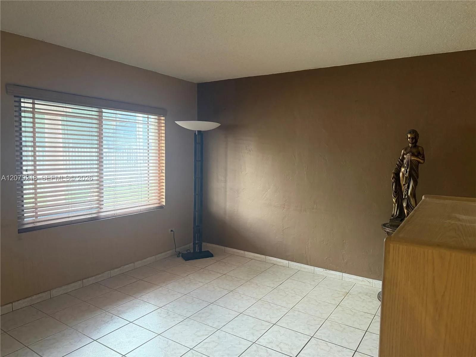 962 E 19th St, Hialeah, FL 33013 — zdjęcie 4