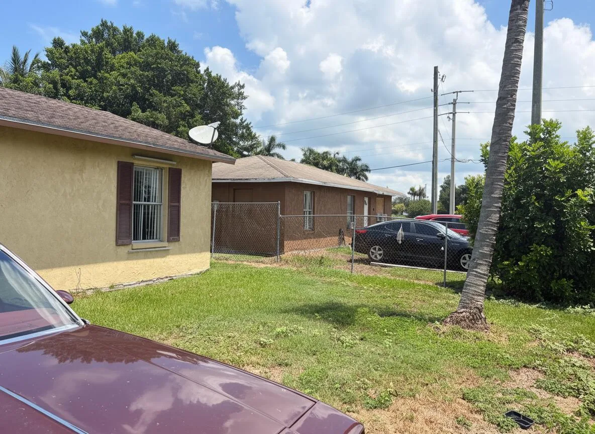 307 Seminole Court, Pahokee, FL 33476 — photo 4 of 13