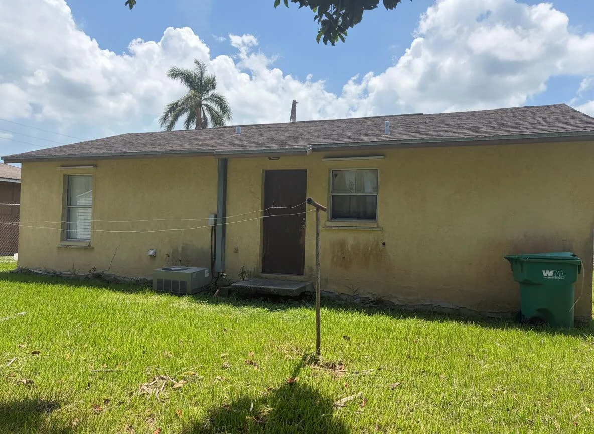 307 Seminole Court, Pahokee, FL 33476 — photo 5 of 13