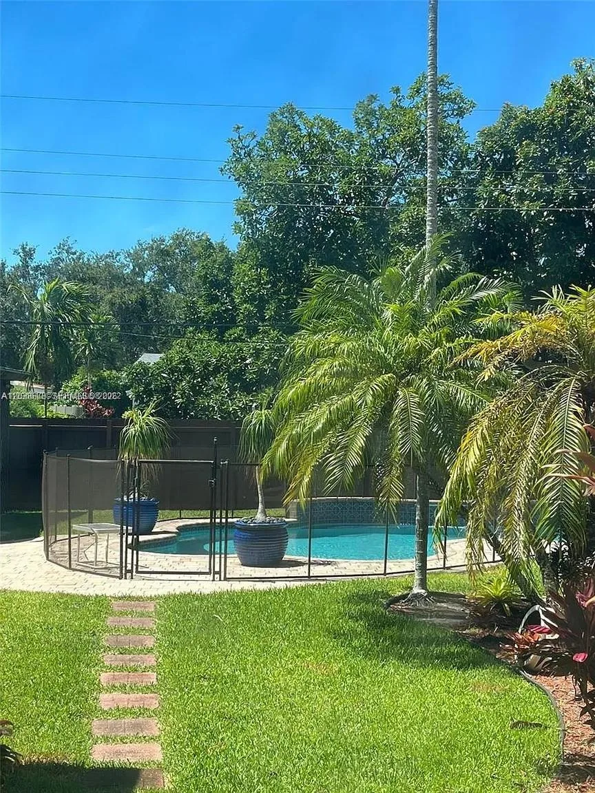 850 NE 182nd Ter, North Miami Beach, FL 33162 photo 10