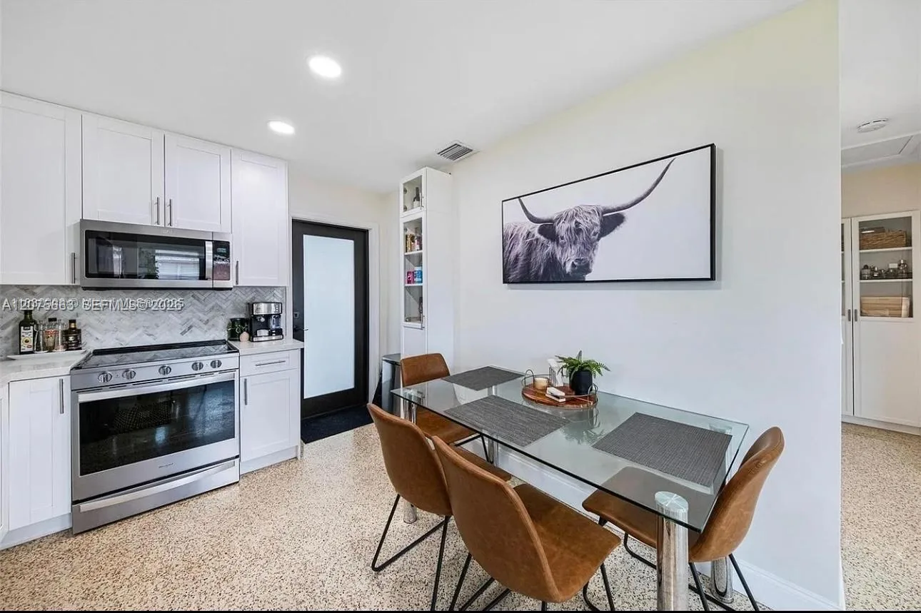 30 NW 56th Ct, Miami, FL 33126 photo 9